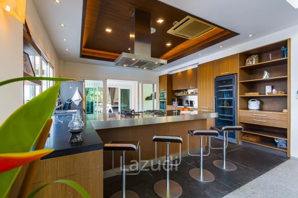 7 Bedrooms Mansion on The Golf Course! (JB2)