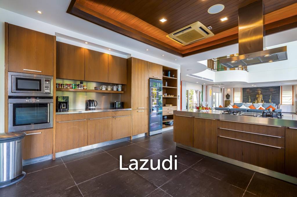 7 Bedrooms Mansion on The Golf Course! (JB2)