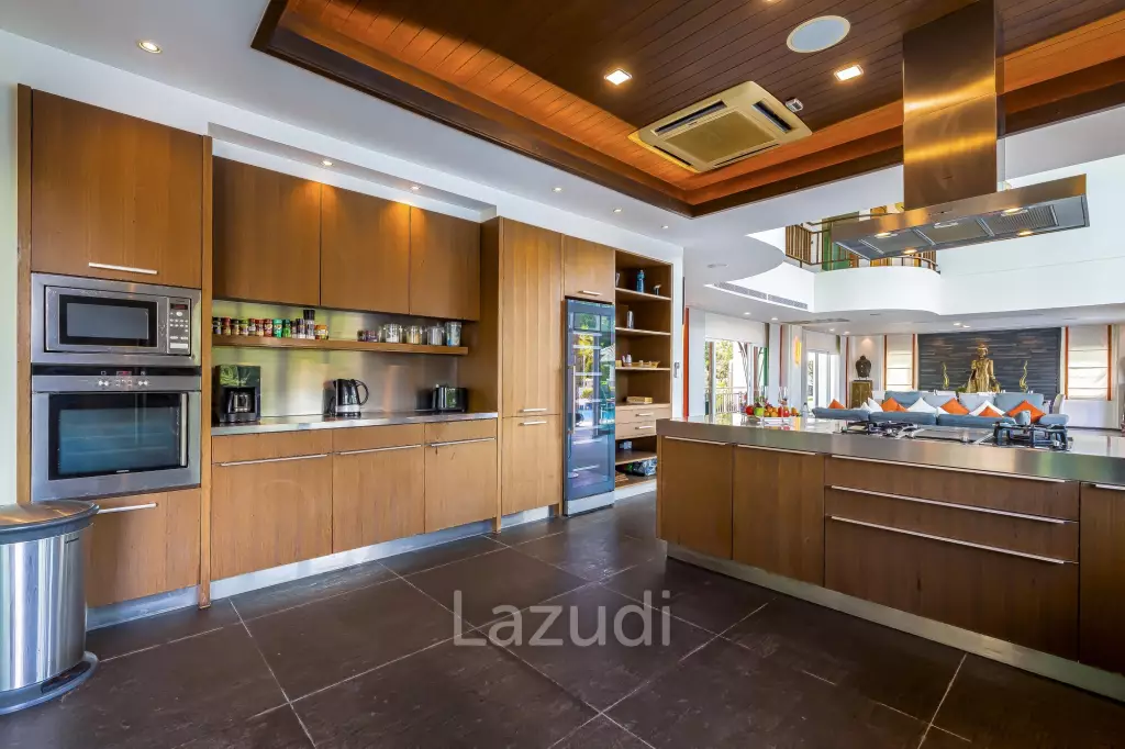 7 Bedrooms Mansion on The Golf Course! (JB2)