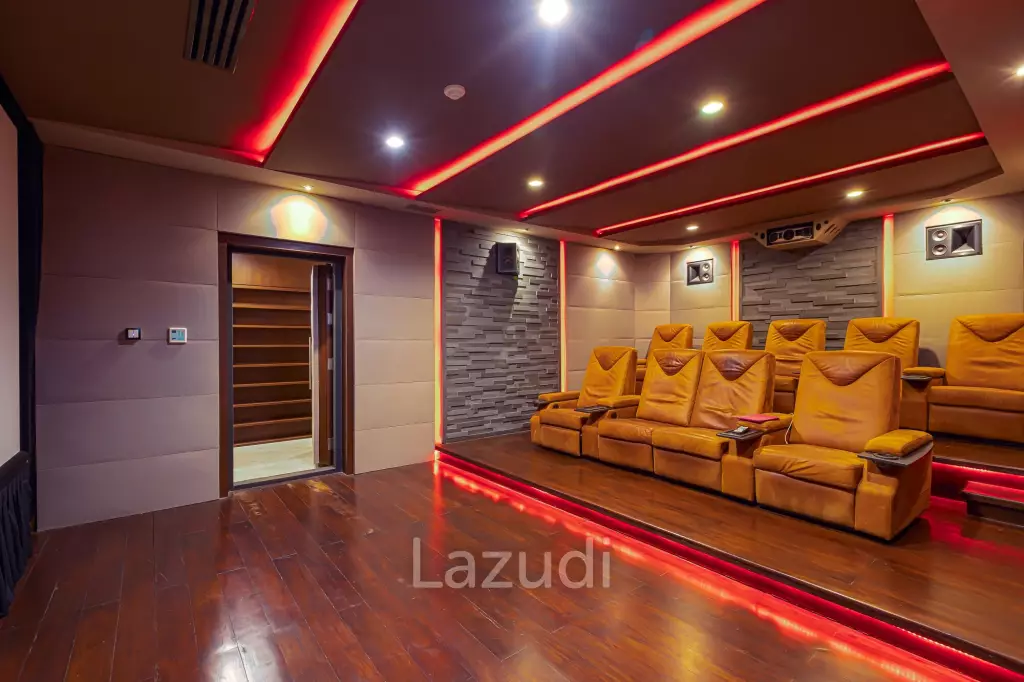 7 Bedrooms Mansion on The Golf Course! (JB2)