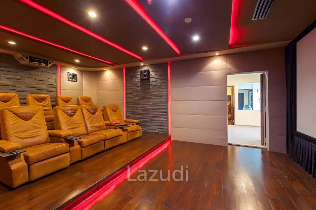 7 Bedrooms Mansion on The Golf Course! (JB2)