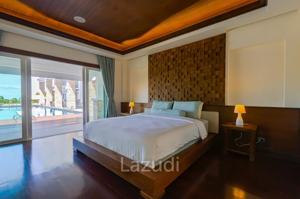 7 Bedrooms Mansion on The Golf Course! (JB2)