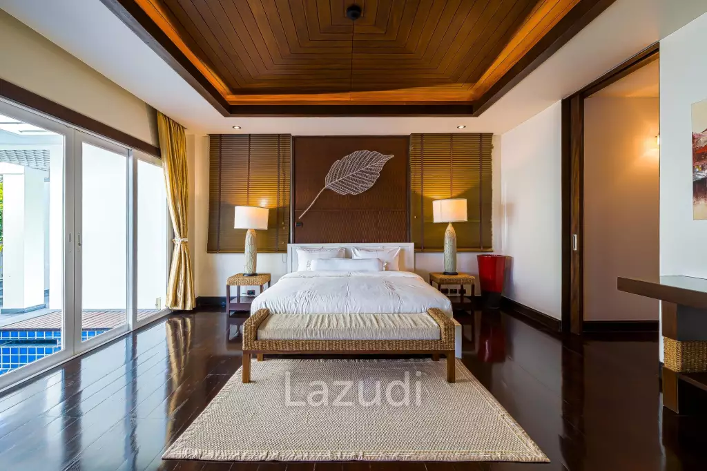 7 Bedrooms Mansion on The Golf Course! (JB2)