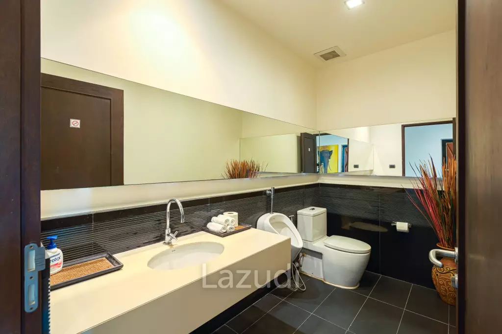 7 Bedrooms Mansion on The Golf Course! (JB2)