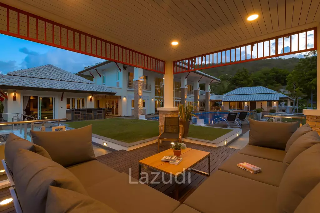 7 Bedrooms Mansion on The Golf Course! (JB2)