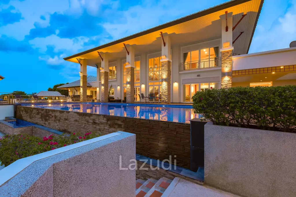 7 Bedrooms Mansion on The Golf Course! (JB2)