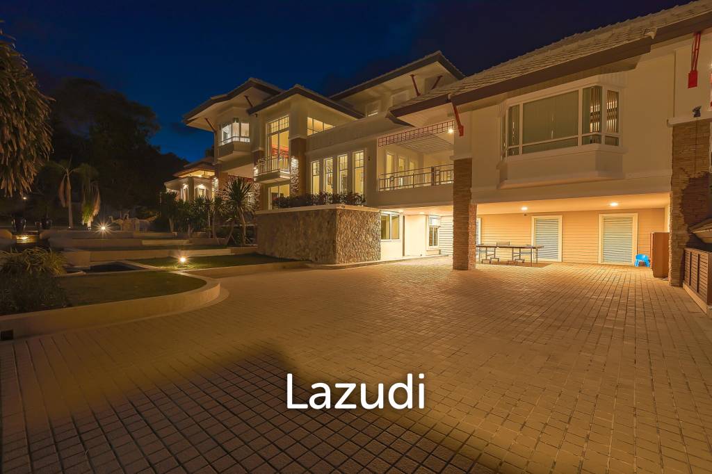 7 Bedrooms Mansion on The Golf Course! (JB2)