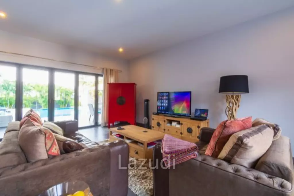 SUNSET VIEWS: Large 3 Bed Pool Villa