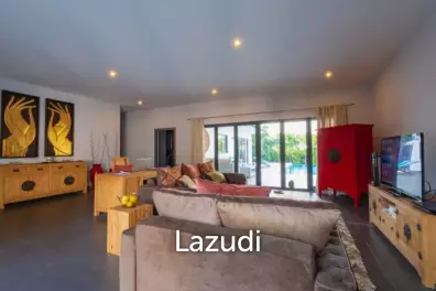 SUNSET VIEWS: Large 3 Bed Pool Villa