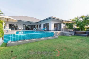 SUNSET VIEWS: Large 3 Bed Pool Villa