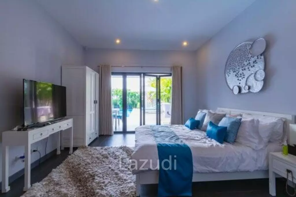 SUNSET VIEWS: Large 3 Bed Pool Villa