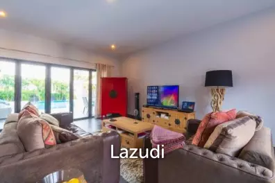 SUNSET VIEWS: Large 3 Bed Pool Villa