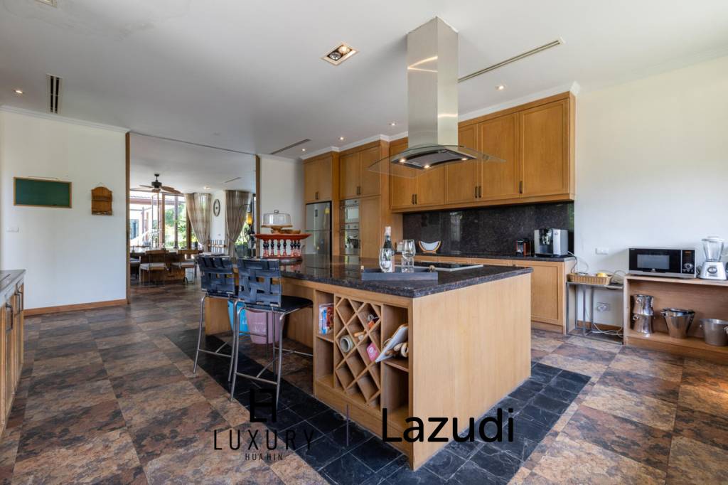 4,800 平方米 6 床 6 洗澡 别墅 对于 租