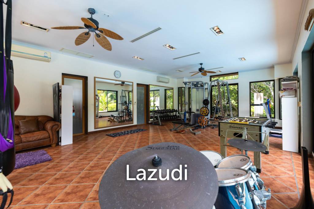 Large 6 Bed Luxury Villa on the Golf Course (PHJ)