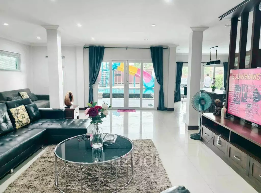 Grand 7-Bedroom Pool Villa at View Point Village