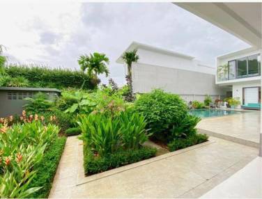 Newly Renovated Tropical Villa for Sale Near Yanui Beach