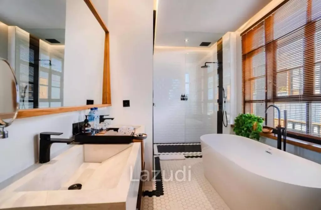 Three Bedroom Townhouse in 5 star Resort walking distance to Berawa Beach