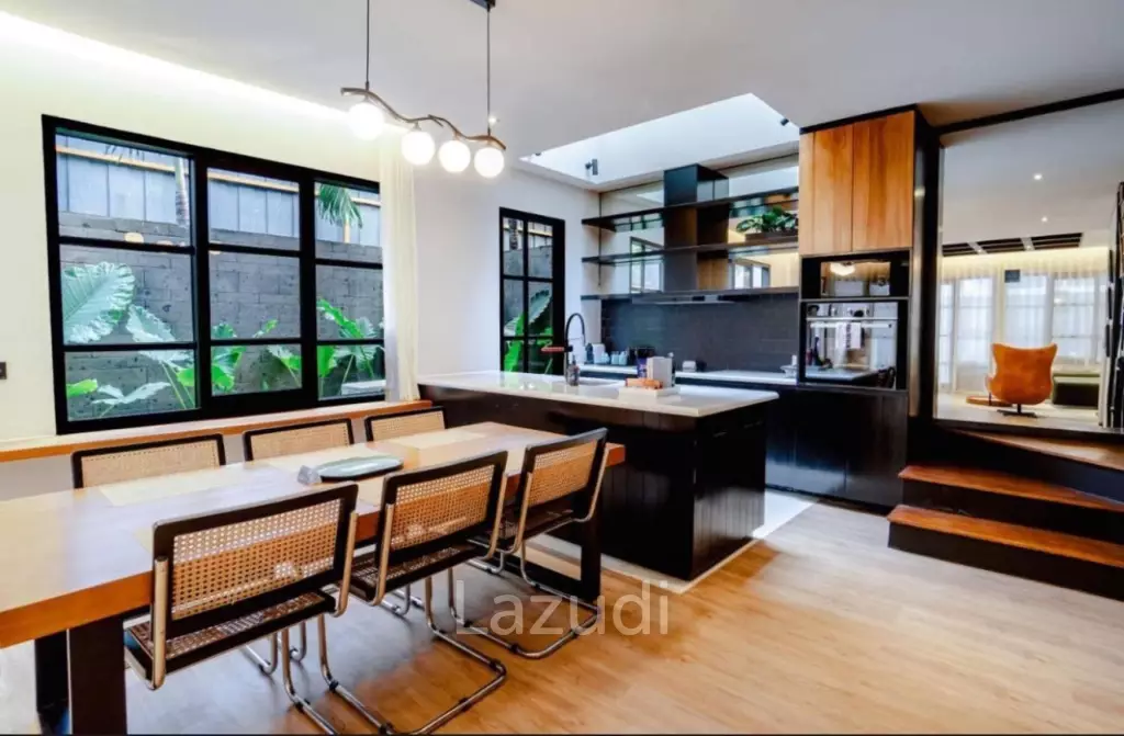 Three Bedroom Townhouse in 5 star Resort walking distance to Berawa Beach