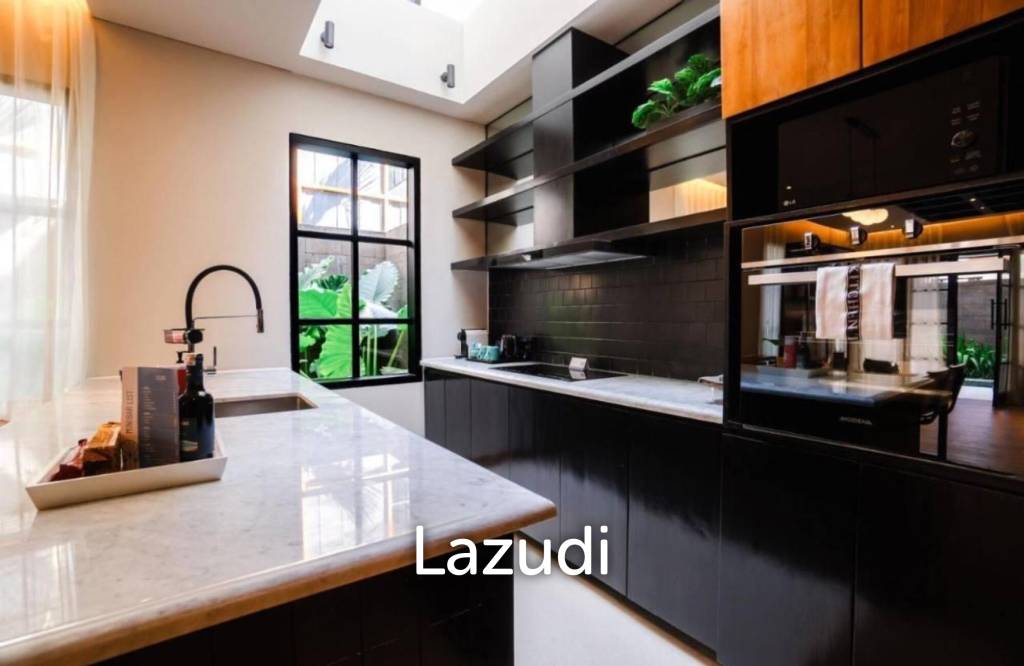 Three Bedroom Townhouse in 5 star Resort walking distance to Berawa Beach