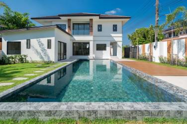 Spacious Tropical 4-BR Pool Villa for Sale in Thalang