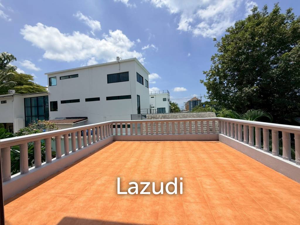 วิลล่า 3 ชั้นพร้อมสระว่ายน้ำส่วนตัว หมู่บ้านนากาวารี