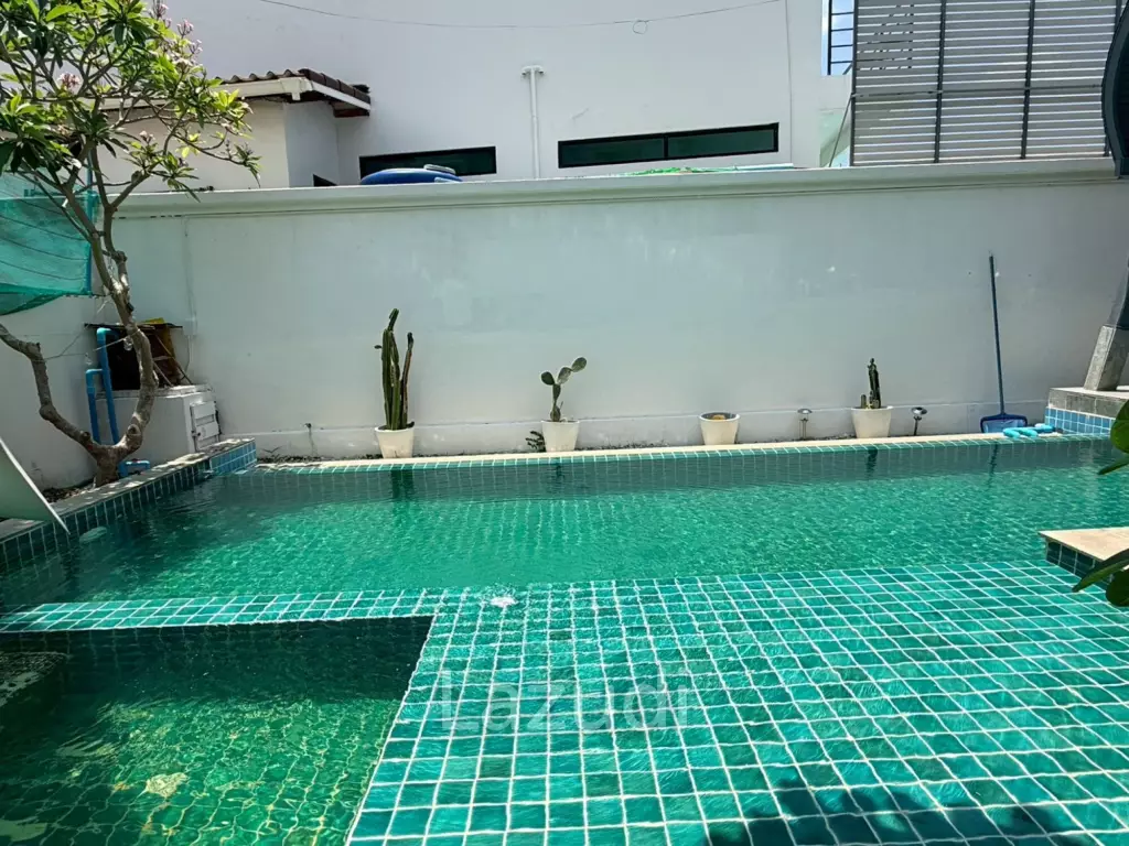 วิลล่า 3 ชั้นพร้อมสระว่ายน้ำส่วนตัว หมู่บ้านนากาวารี