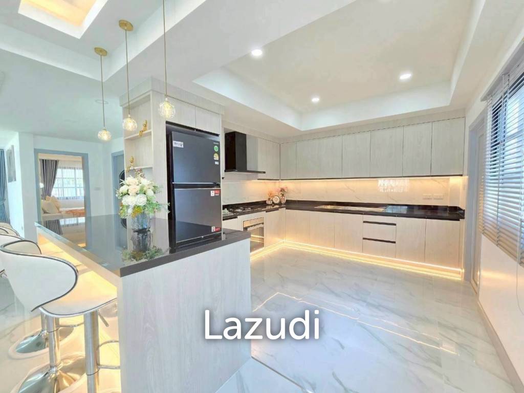 Newly Renovated  Pool Villa for Sale In Central Park 5
