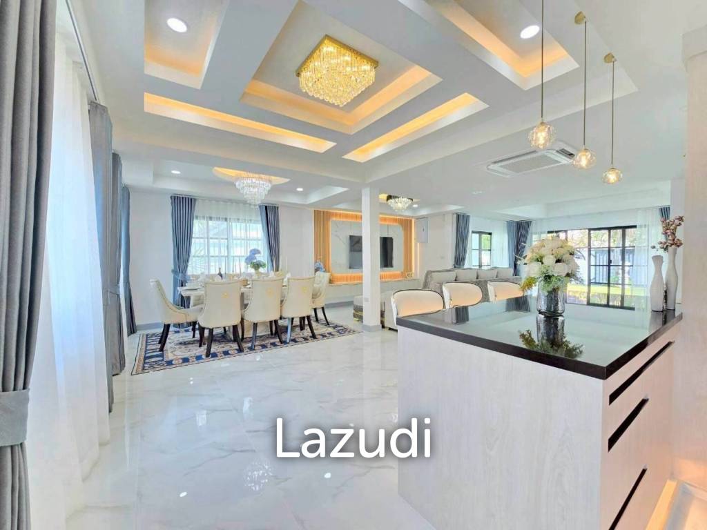 Newly Renovated  Pool Villa for Sale In Central Park 5