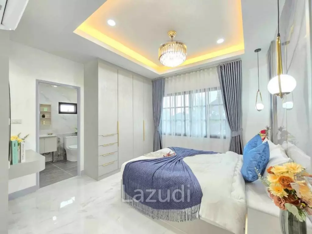 Newly Renovated  Pool Villa for Sale In Central Park 5
