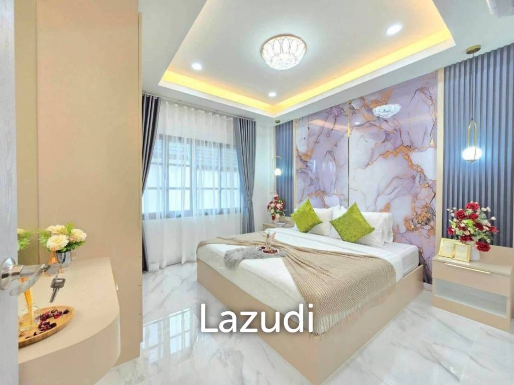 Newly Renovated  Pool Villa for Sale In Central Park 5