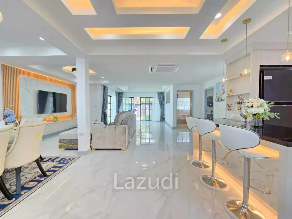 Newly Renovated  Pool Villa for Sale In Central Park 5