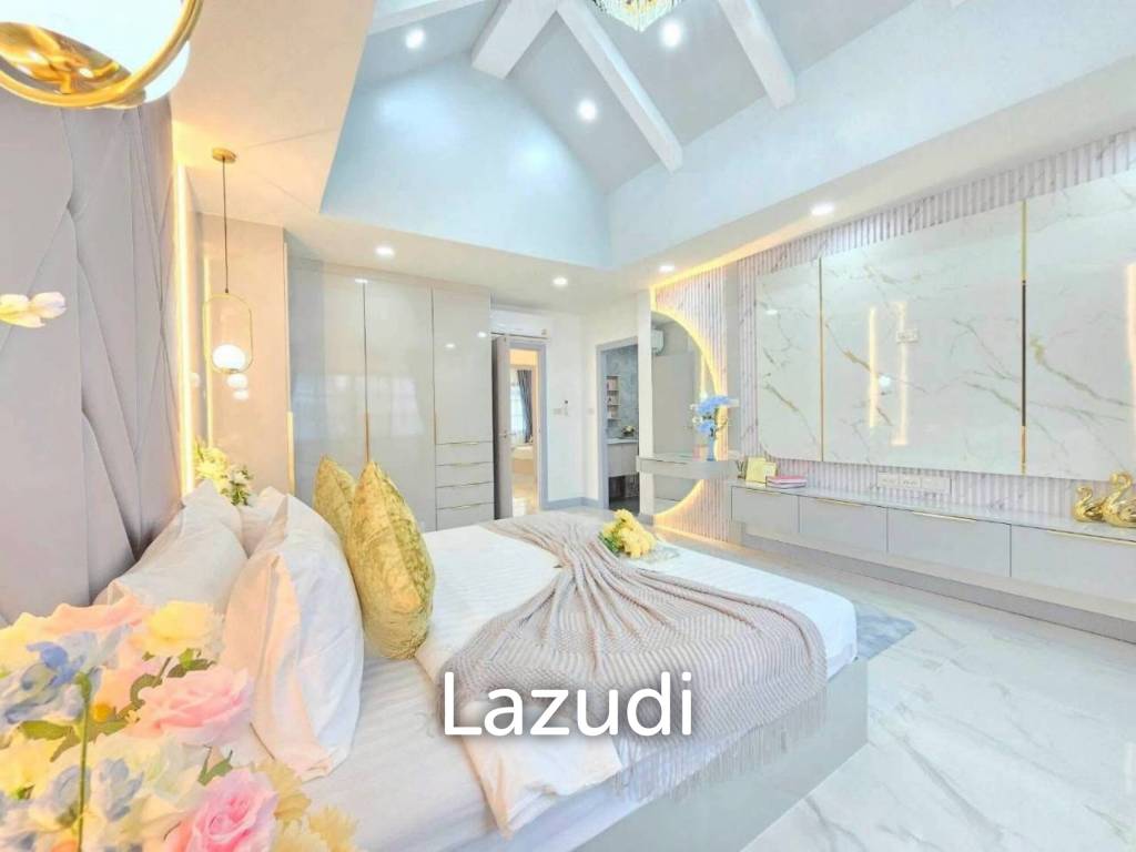 Newly Renovated  Pool Villa for Sale In Central Park 5