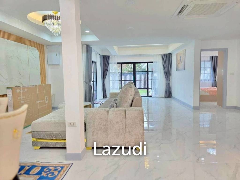 Newly Renovated  Pool Villa for Sale In Central Park 5