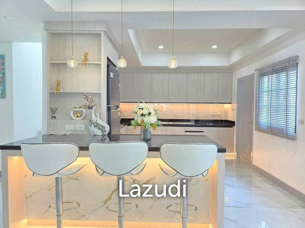 Newly Renovated  Pool Villa for Sale In Central Park 5