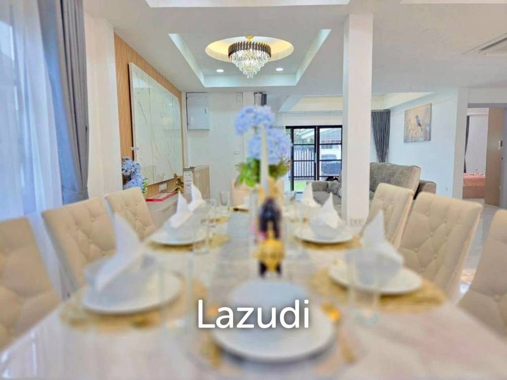 Newly Renovated  Pool Villa for Sale In Central Park 5