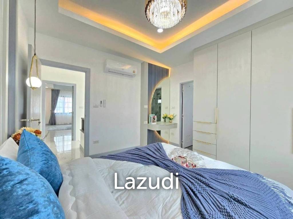 Newly Renovated  Pool Villa for Sale In Central Park 5