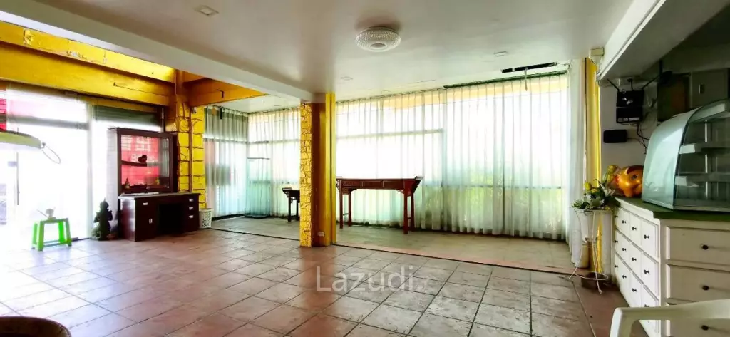 Prime 6-Story Commercial Building in  Pattaya
