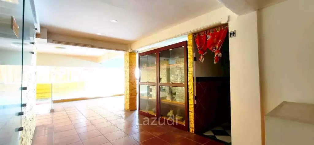 Prime 6-Story Commercial Building in  Pattaya