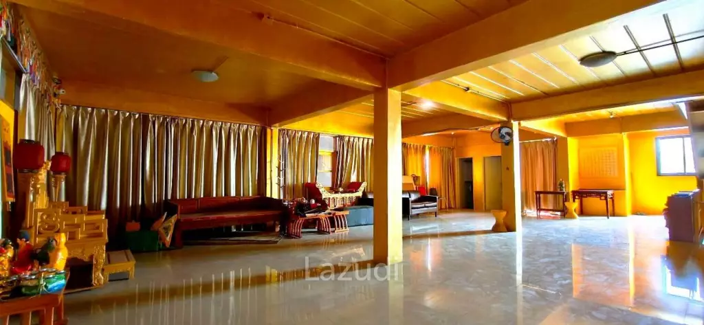 Prime 6-Story Commercial Building in  Pattaya