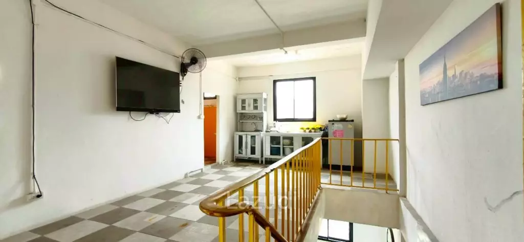 Prime 6-Story Commercial Building in  Pattaya