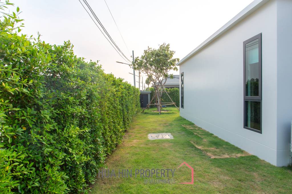 L'UX VILLA Private Pool Villas with 388 sqm modern pool villa in Wang Phong Pran Buri