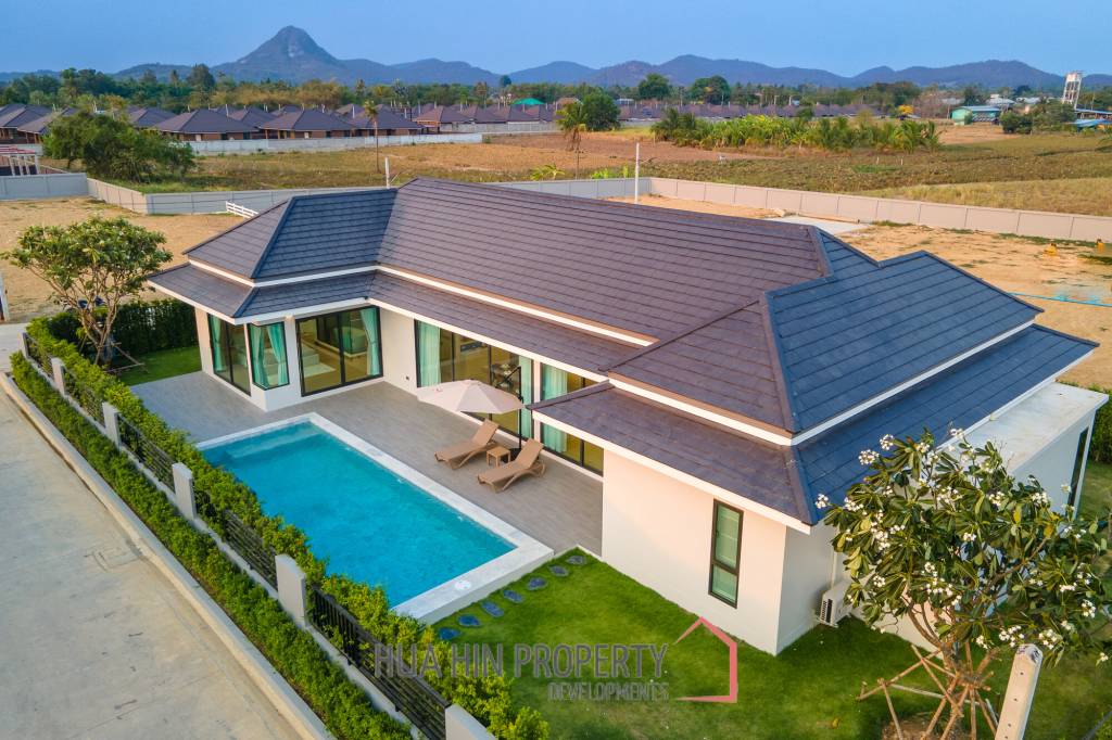 L'UX VILLA Private Pool Villas with 388 sqm modern pool villa in Wang Phong Pran Buri