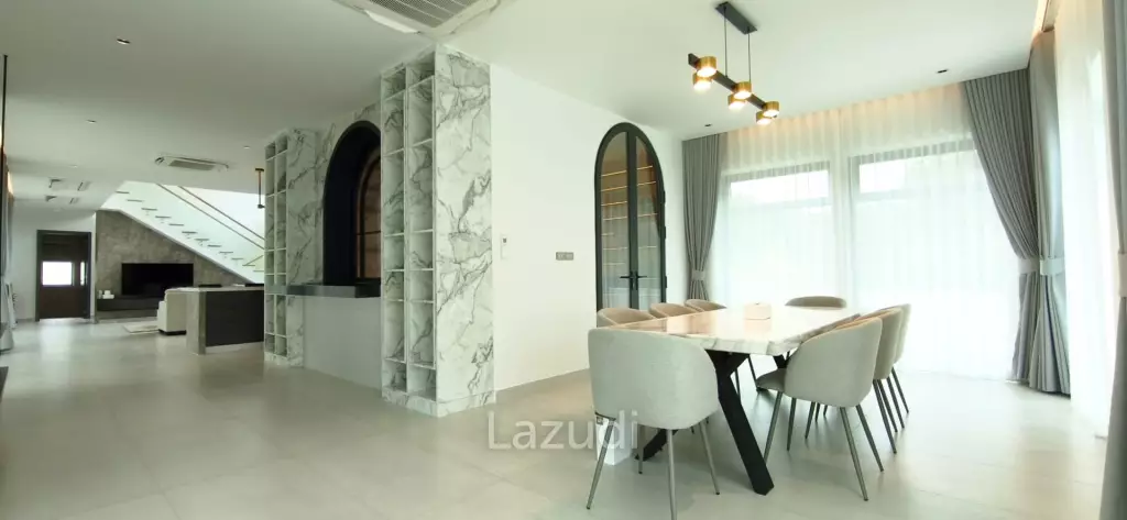Ultra-Luxury 2-Story Villa The View Estate, Pong