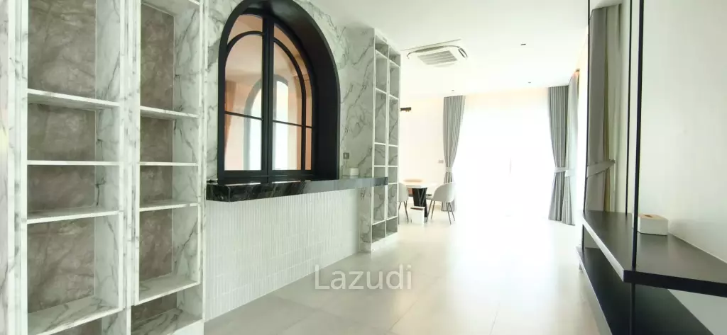 Ultra-Luxury 2-Story Villa The View Estate, Pong