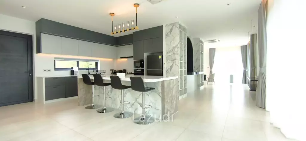 Ultra-Luxury 2-Story Villa The View Estate, Pong