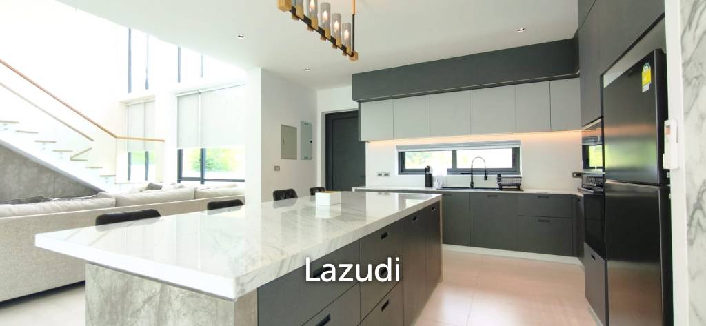 Ultra-Luxury 2-Story Villa The View Estate, Pong