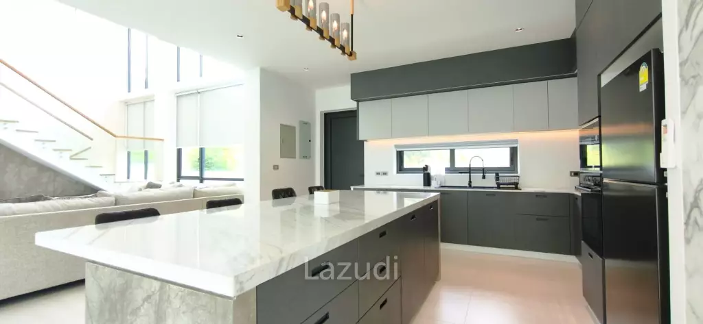 Ultra-Luxury 2-Story Villa The View Estate, Pong