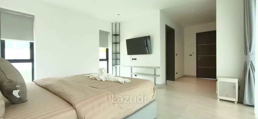 Ultra-Luxury 2-Story Villa The View Estate, Pong