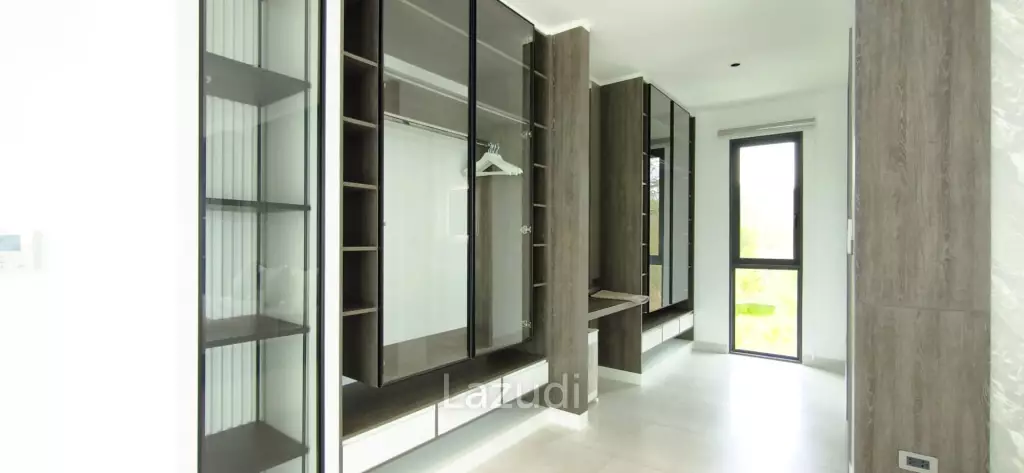Ultra-Luxury 2-Story Villa The View Estate, Pong