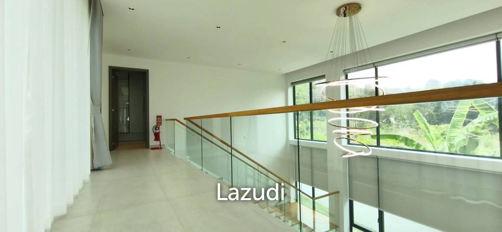 Ultra-Luxury 2-Story Villa The View Estate, Pong